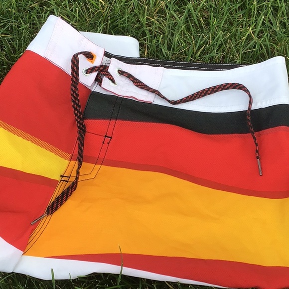 Quiksilver Board Shorts - Picture 1 of 4